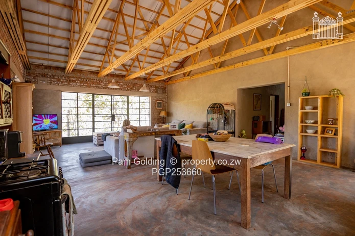 Beautiful Four- Acre Property In Cromlet
