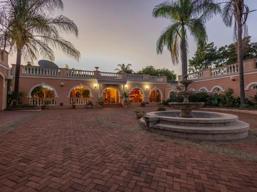 8 Bedroom House