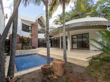 3 Bedroom Flat & Apartment