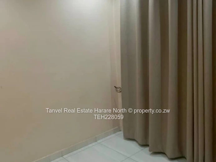 A Captivating house in Aspindale park With 4 beds,mes,lounge, dining,modern fitted kitchen.