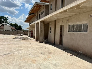 2 Bedroom Flat & Apartment