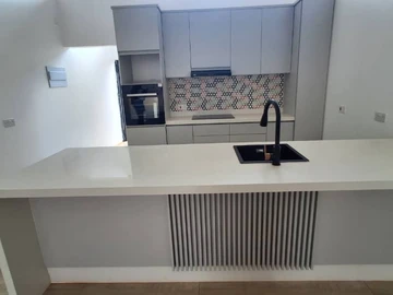 3 Bedroom Flat & Apartment