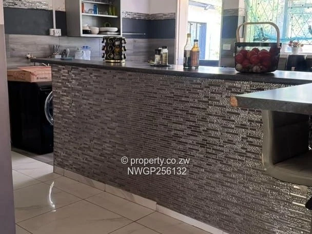 Spacious 3-Bed Home in Ilanda on 1679m² with Borehole & Solar