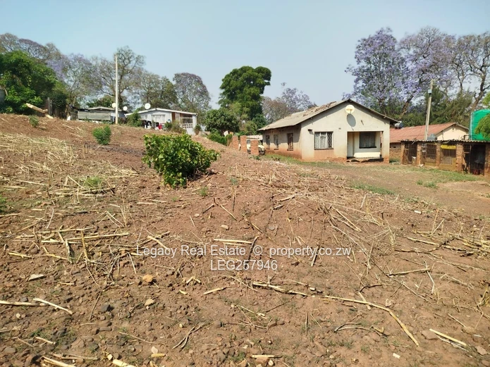 1,820 m² Walled Stand with a 5bedCottage, Westwood — Tarred Road, Water, ZESA & Sewer