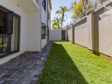 2 Bedroom Flat & Apartment