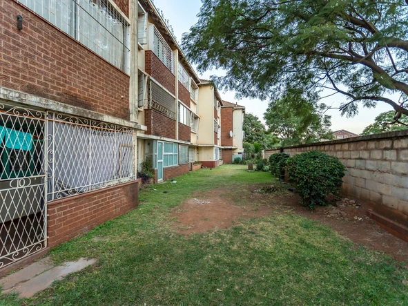 2 Bedroom Flat & Apartment