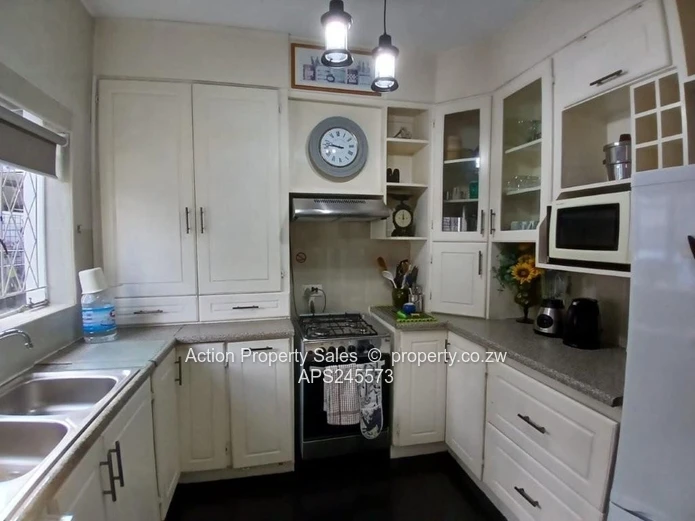 Fully Furnished 2 Bed Garden Flat! 