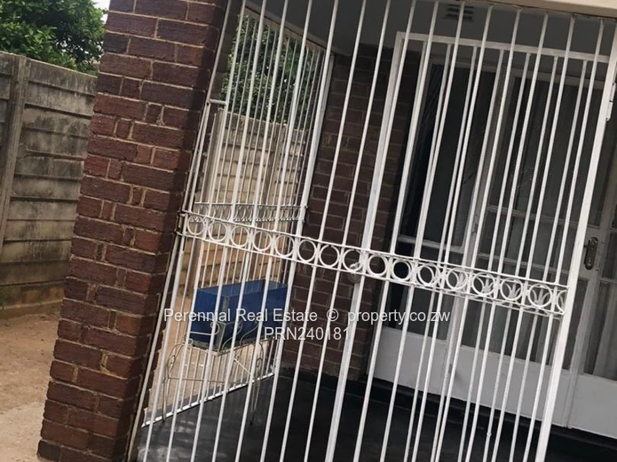  4-Bed House to Rent in Glen View 7