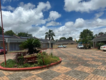 2 Bedroom Flat & Apartment