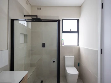 3 Bedroom Flat & Apartment