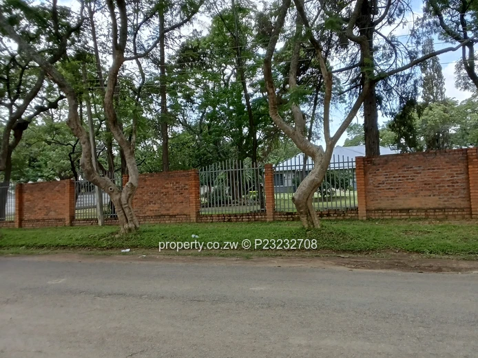 Newlands Office: 780m² with 10 Big Offices + a Conference Space on 6,100m² — Paved Drive & Borehole