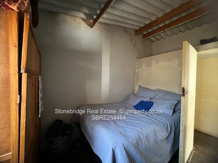 5 Bedroomed House in Emganwini For Sale