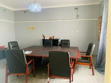 2 Bedroom Flat & Apartment