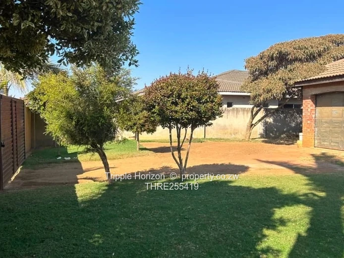 Spacious 4-Bed Westgate Home with Double Garage & Borehole