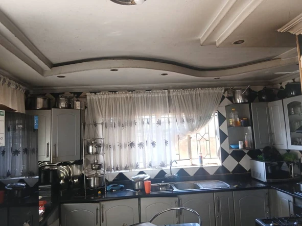 6 Bedroom House