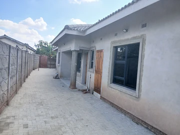 2 Bedroom Flat & Apartment