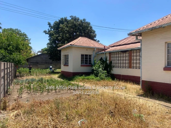 WATERFALLS- PROSPECT AREA 5 Bedroomed house for sale