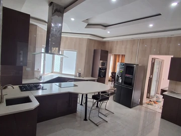 5 Bedroom House