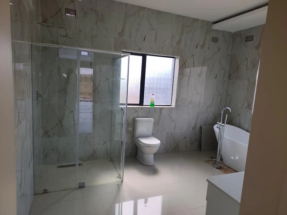 4 Bedroom Flat & Apartment