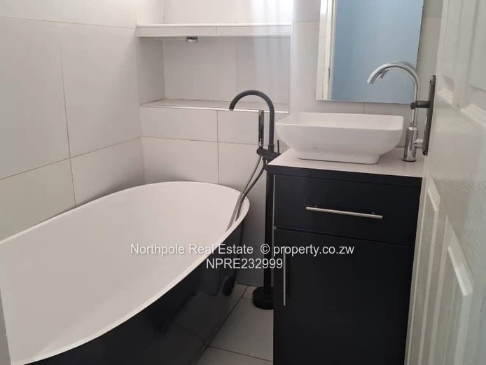 FLAT TO LET Baines and  7th Avenue 