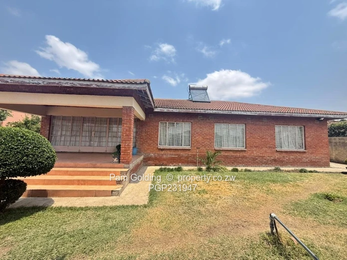 Spacious 3-Bedroom Family Home with 2-Bedroom Cottage – Selborne Park