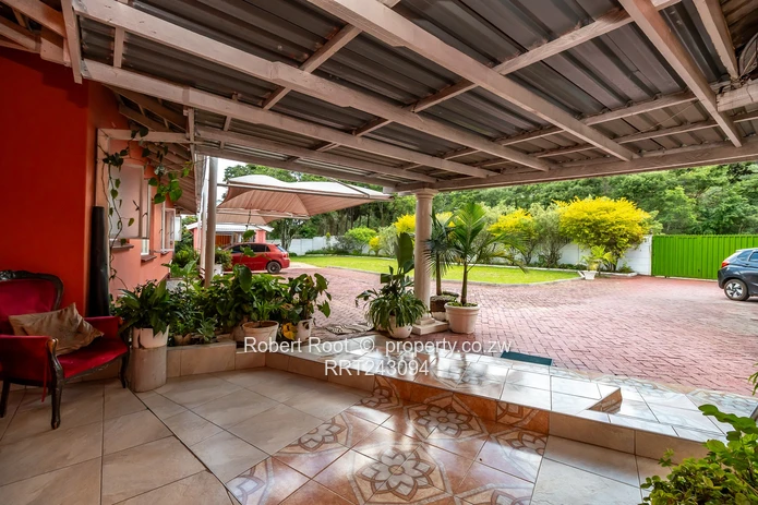 Neat 4 bed family home in Kambanji with stunning views!