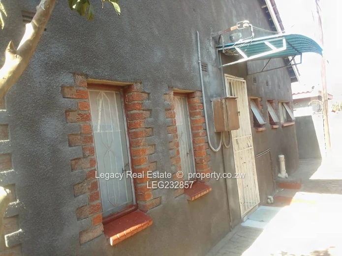 Chitungwiza Unit L Extension – 4-Bedroom House for Sale