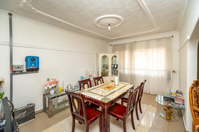 Neat 4 bed family home in Kambanji with stunning views!