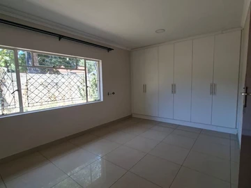 6 Bedroom Flat & Apartment