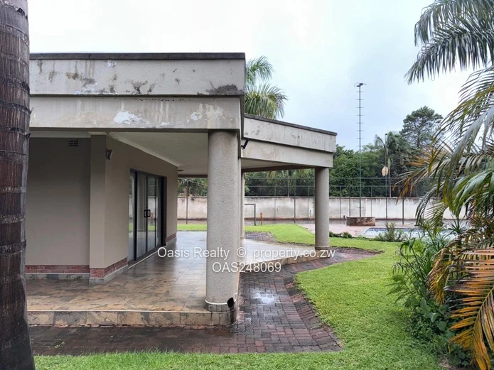 Prime Property with Harare Drive road frontage !!!