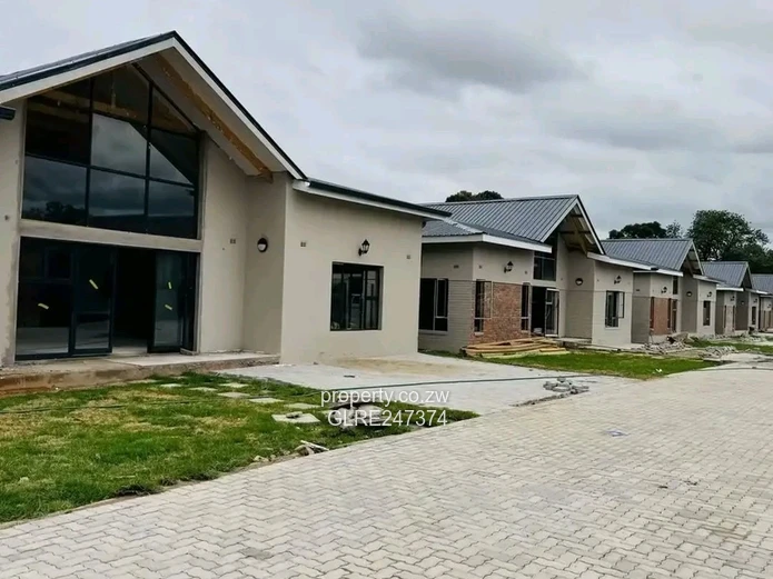 Spacious 3-Bed Apartment in Hatfield with Borehole