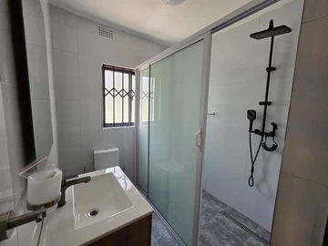 3 Bedroom Flat & Apartment