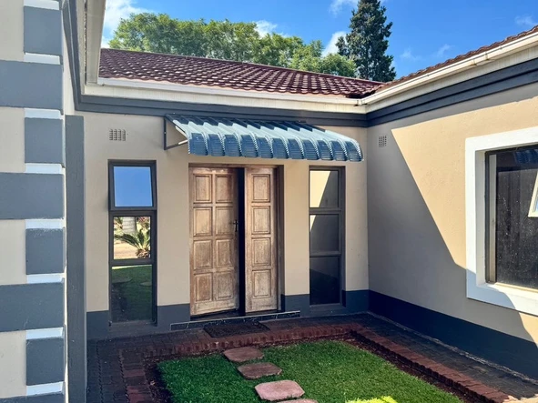 3 Bedroom Flat & Apartment