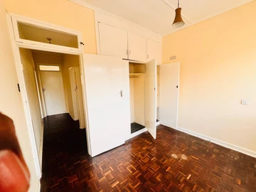 2 Bedroom Flat & Apartment