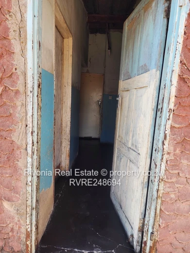Chitungwiza unit M 4-Bed Brick Home with Front Porch & Yard