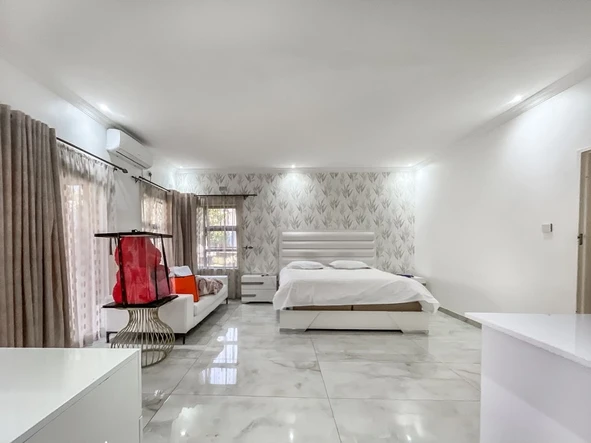5 Bedroom House