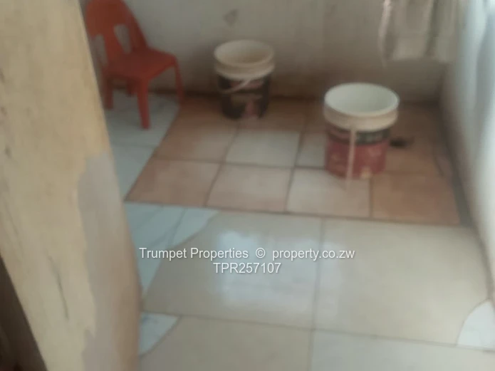 Modest 4-Bed Home on 2000 m² — Title deeds