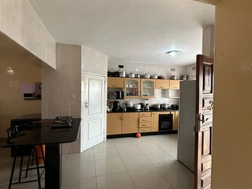 4 Bedroom Flat & Apartment