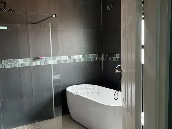 Modern 4-Bed, 5-Bath Flat with Borehole in Vainona