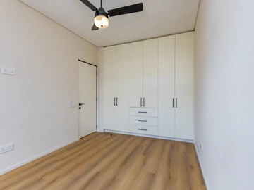 2 Bedroom Flat & Apartment