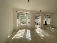 Neat duplex townhouse! 