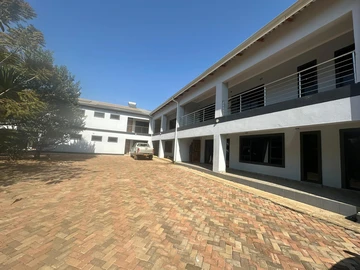 6 Bedroom Flat & Apartment