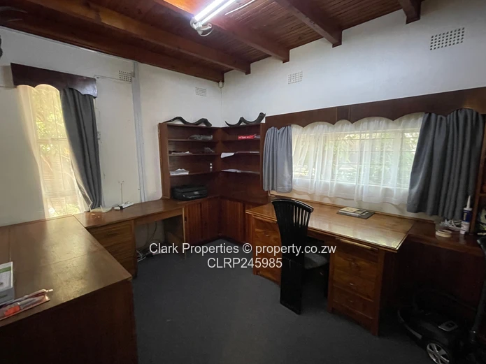 Neat & Versatile 3-Bedroom Home in Suburbs
