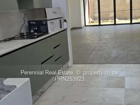 Groom Bridge 3-Bed Flat — Walled, Modern Kitchen & En-Suite