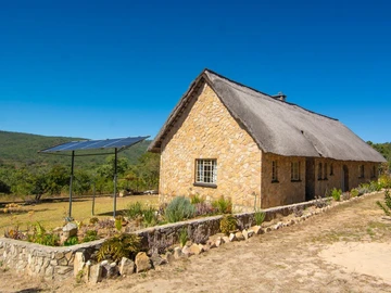 Hotel & Lodge