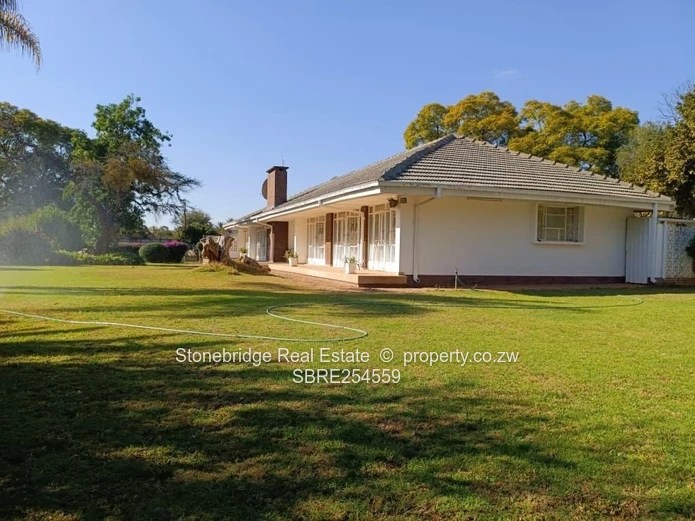 3 Bedroom House in Hillside For Sale