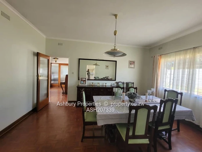 Well Loved Spacious Family Home in A Remarkable Neighbourhood (Sole Mandate)