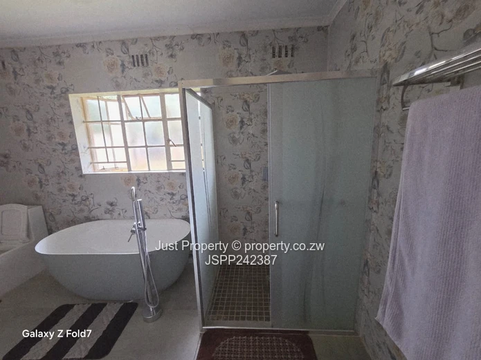 Borrowdale Road Frontage House sitting on 4008sqm