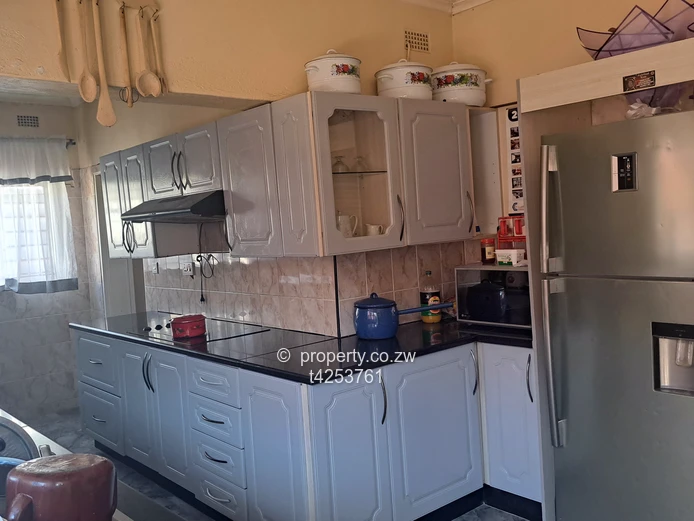 Cotswold hills neat 4 bedroomed house to Rent 