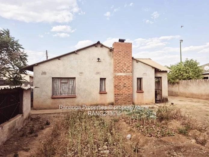 Kadoma – Solid 4-Bedroom Family Home with Title Deed